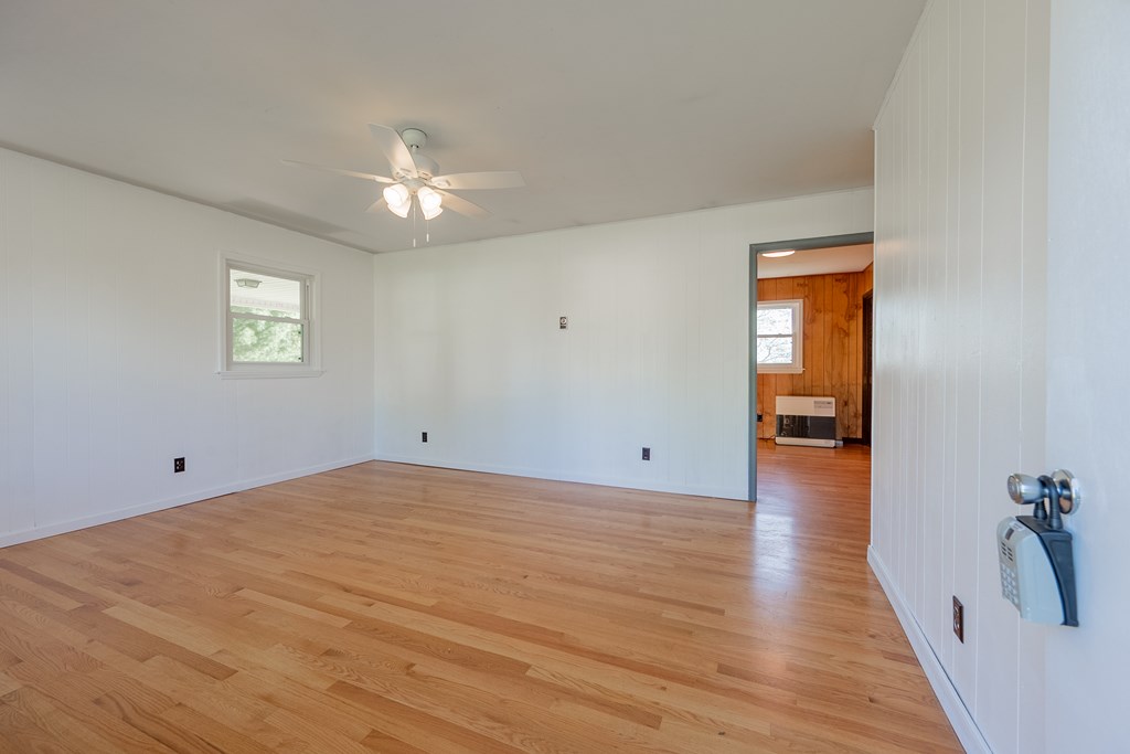 Wytheville, Virginia 24382, United States, 3 Bedrooms Bedrooms, ,1 BathroomBathrooms,Residential,Contingent,117194