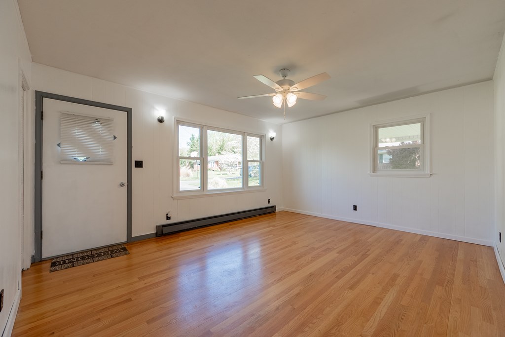 Wytheville, Virginia 24382, United States, 3 Bedrooms Bedrooms, ,1 BathroomBathrooms,Residential,Contingent,117194