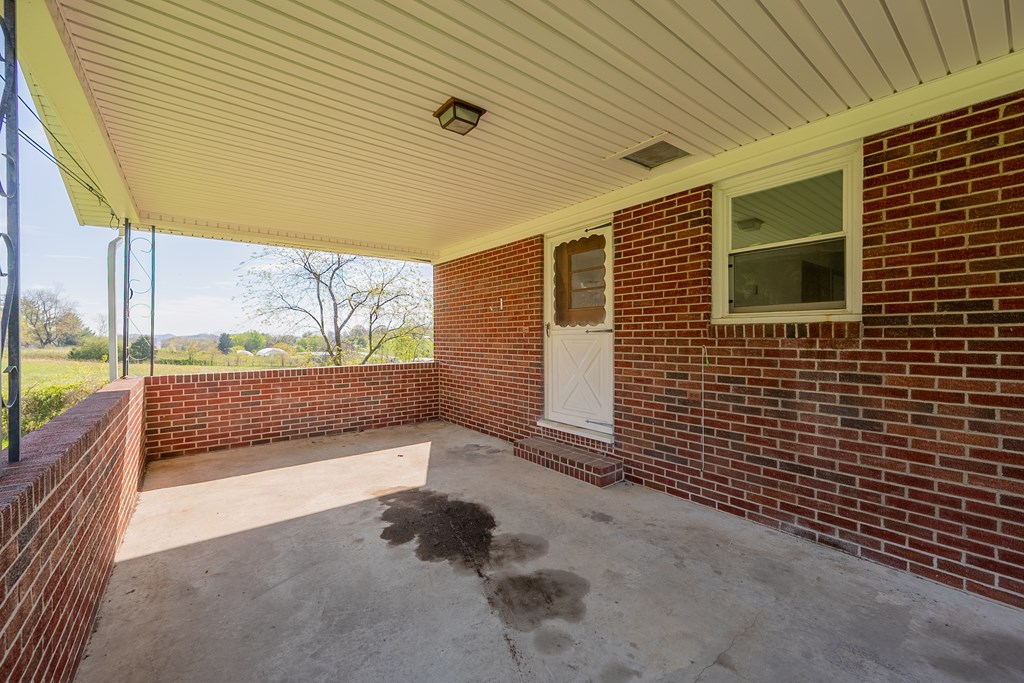 Wytheville, Virginia 24382, United States, 3 Bedrooms Bedrooms, ,1 BathroomBathrooms,Residential,Contingent,117194