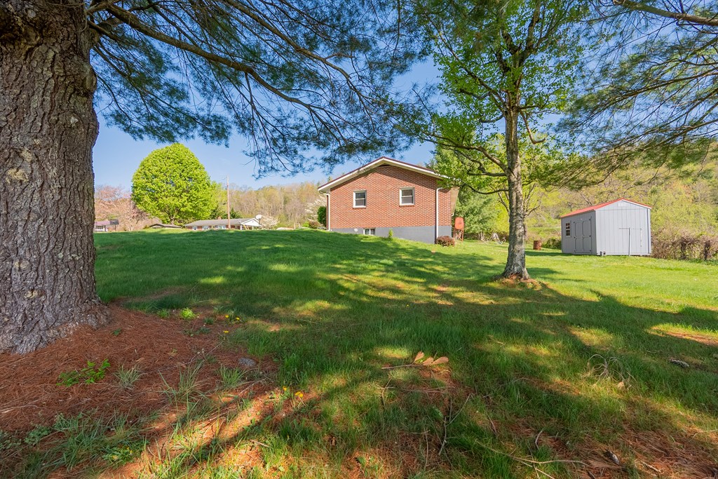 Wytheville, Virginia 24382, United States, 3 Bedrooms Bedrooms, ,1 BathroomBathrooms,Residential,Contingent,117194