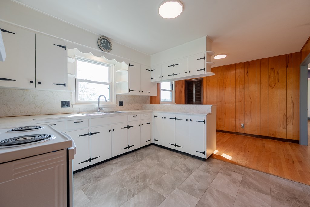 Wytheville, Virginia 24382, United States, 3 Bedrooms Bedrooms, ,1 BathroomBathrooms,Residential,Contingent,117194