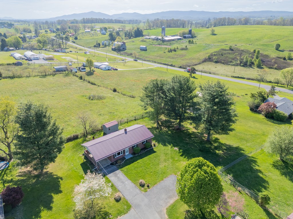 Wytheville, Virginia 24382, United States, 3 Bedrooms Bedrooms, ,1 BathroomBathrooms,Residential,Contingent,117194