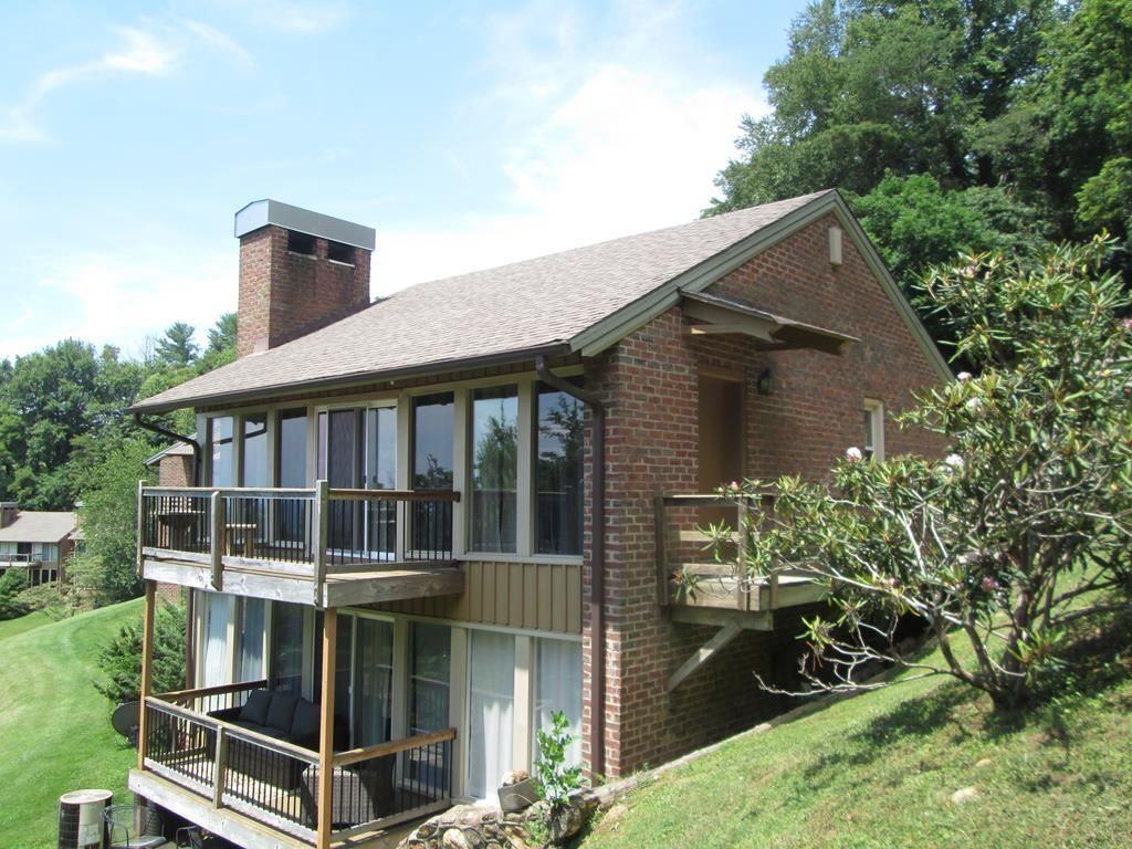 Photo of 80 Doe Highlands Dr, Hillsville, VA 24343 (MLS # 109560)