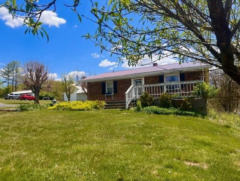 Photo of 18 Lee Street, Bland, VA 24315 (MLS # 109778)