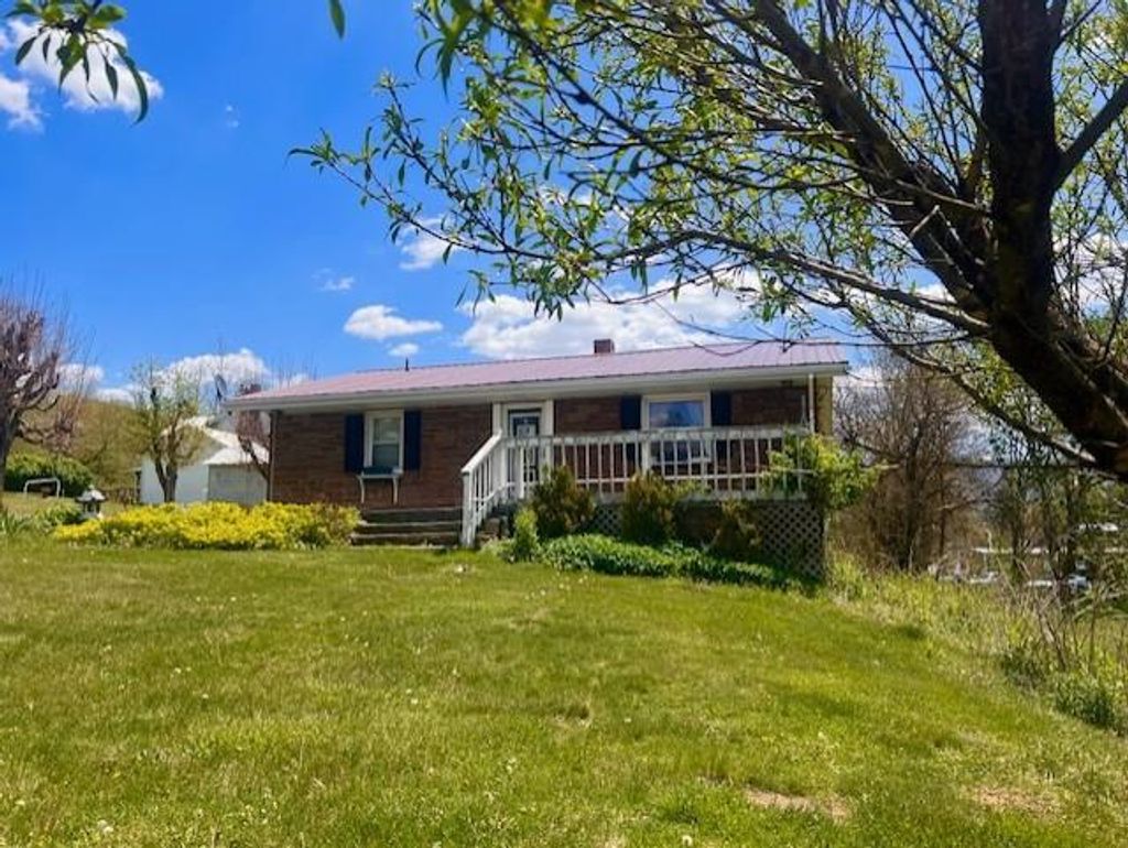 Photo of 18 Lee Street, Bland, VA 24315 (MLS # 109778)