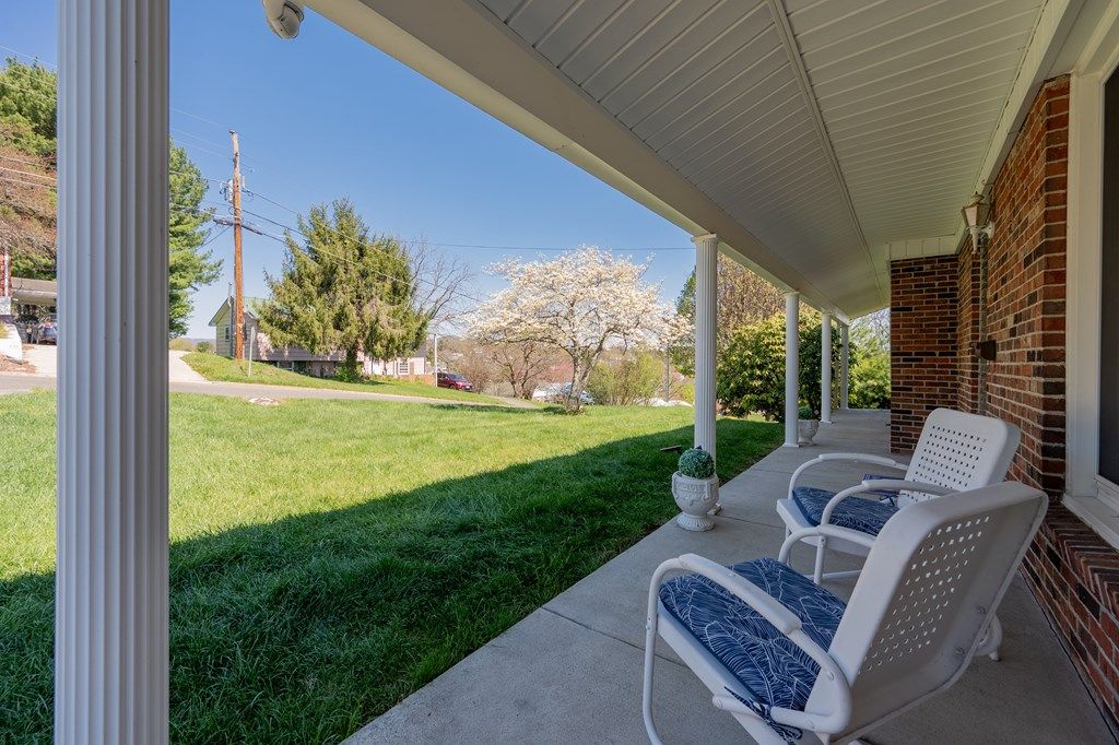 Photo of 465 W Pine St, Wytheville, VA 24382 (MLS # 109518)