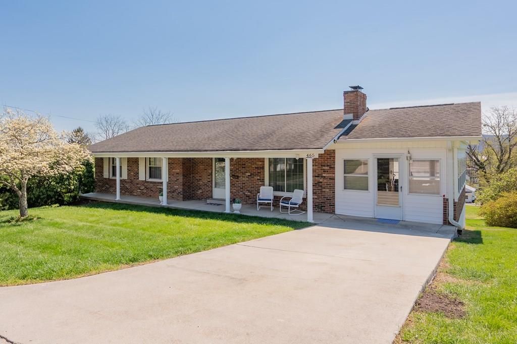 Photo of 465 W Pine St, Wytheville, VA 24382 (MLS # 109518)