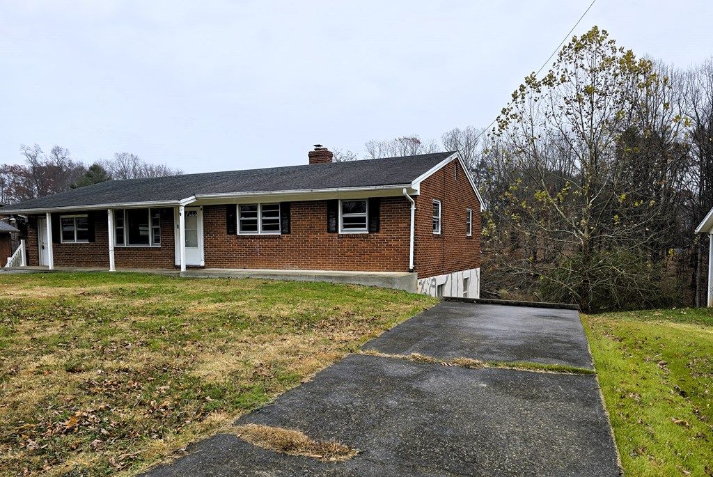Photo of 3511 Longview Dr, Collinsville, VA 24078 (MLS # 104372)