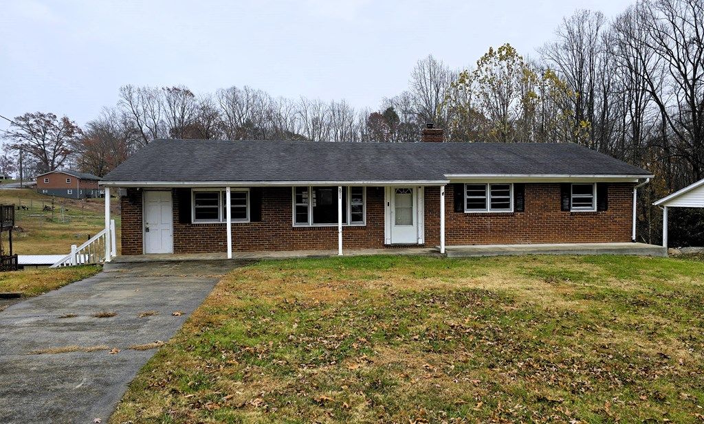 Photo of 3511 Longview Dr, Collinsville, VA 24078 (MLS # 104372)