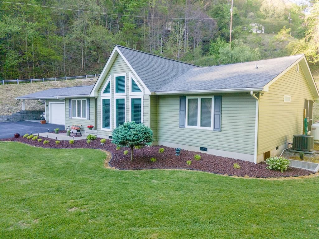 Photo of 1148 Sierra Dr, Oakwood, VA 24631 (MLS # 109761)