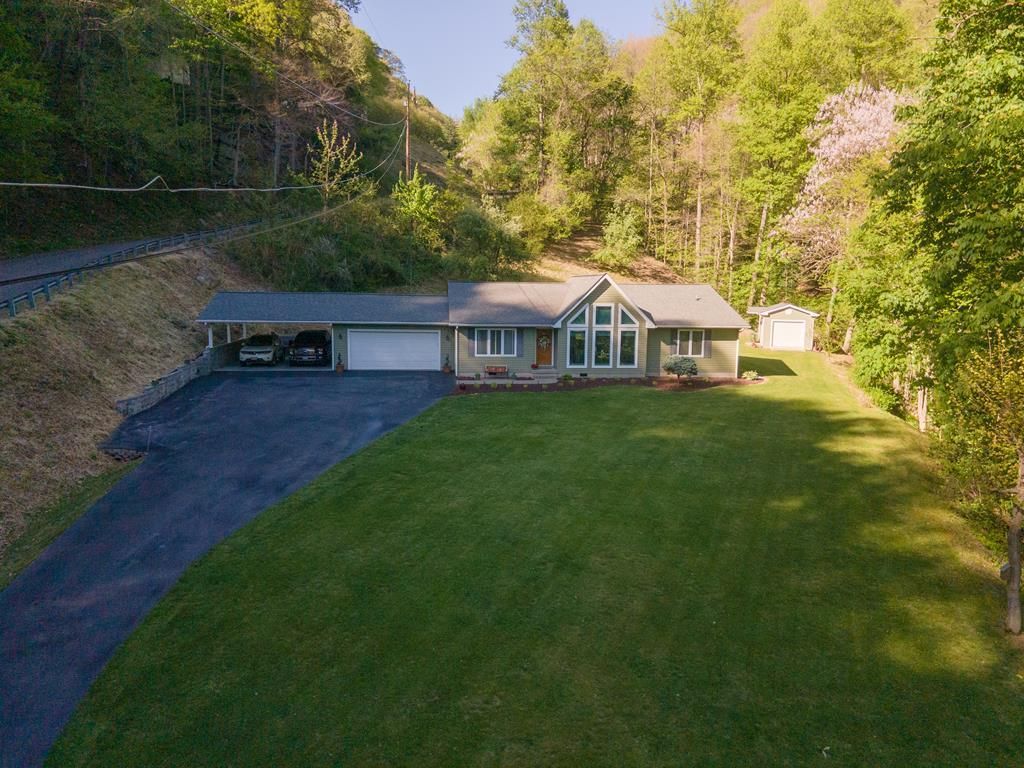 Photo of 1148 Sierra Dr, Oakwood, VA 24631 (MLS # 109761)