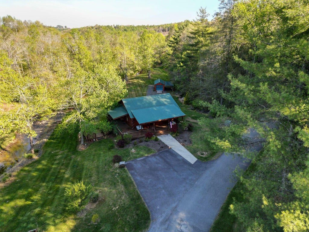 Photo of 157 Double Bridges Dr, Fancy Gap, VA 24328 (MLS # 112485)