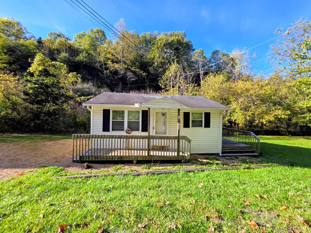 Photo of 1264 Kents Ridge, Richlands, VA 24641 (MLS # 103731)