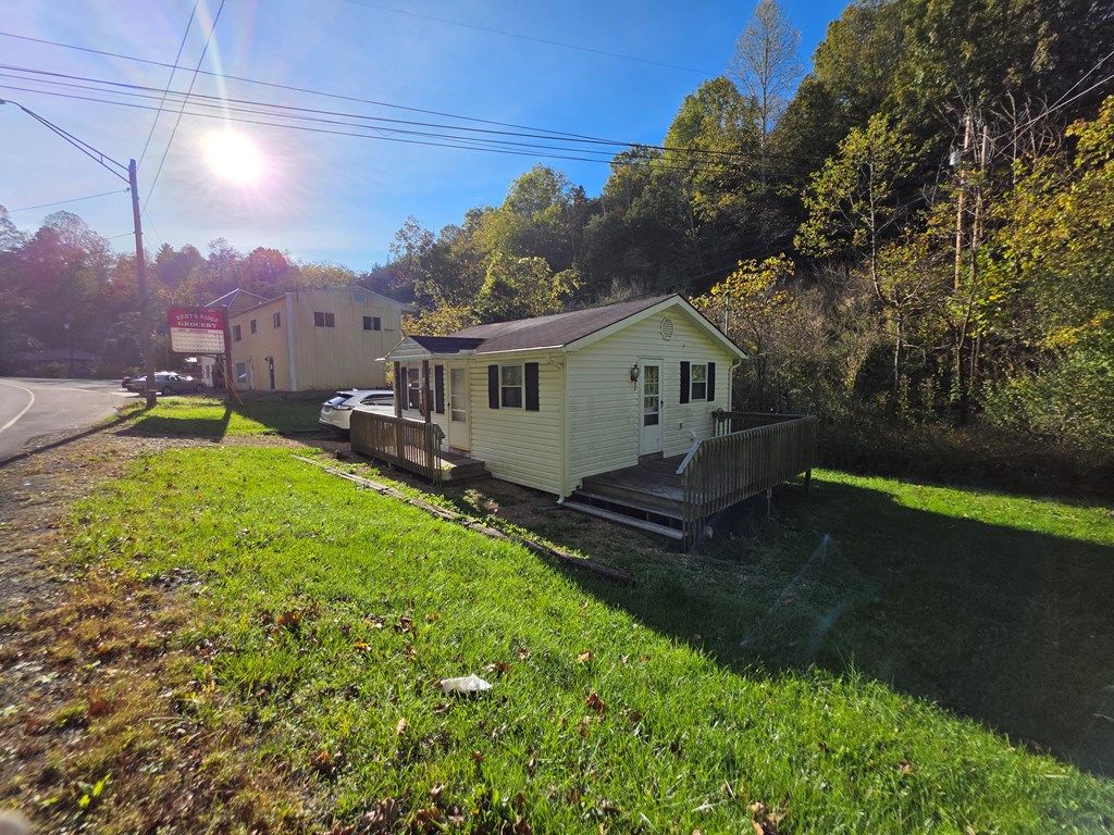 Photo of 1264 Kents Ridge, Richlands, VA 24641 (MLS # 103731)