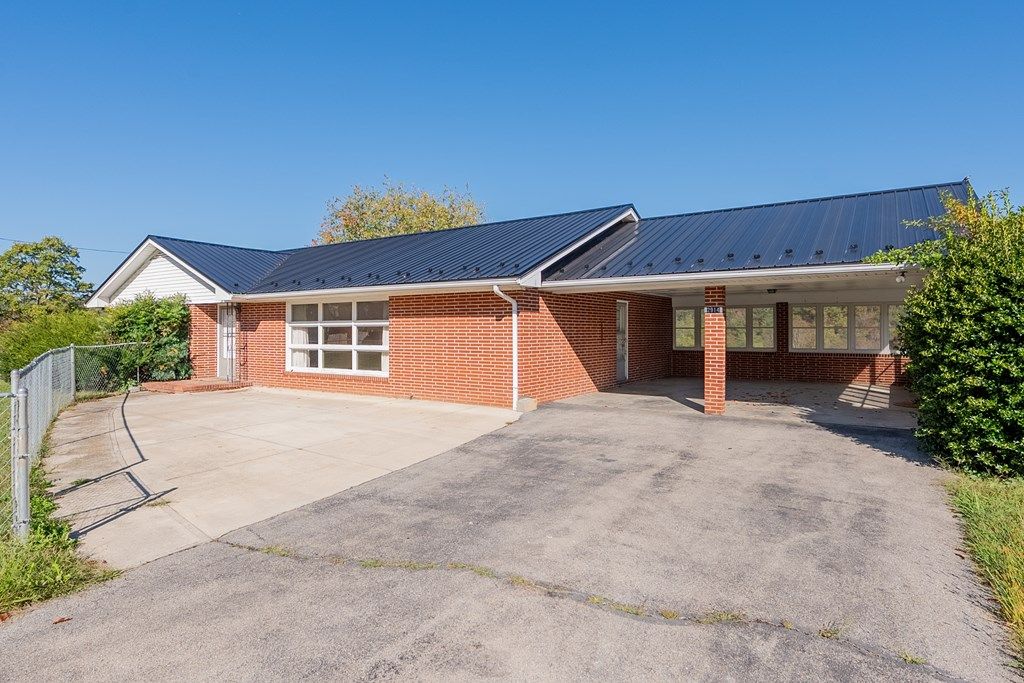 Photo of 2914 W Lee Highway, Wytheville, VA 24382 (MLS # 103632)