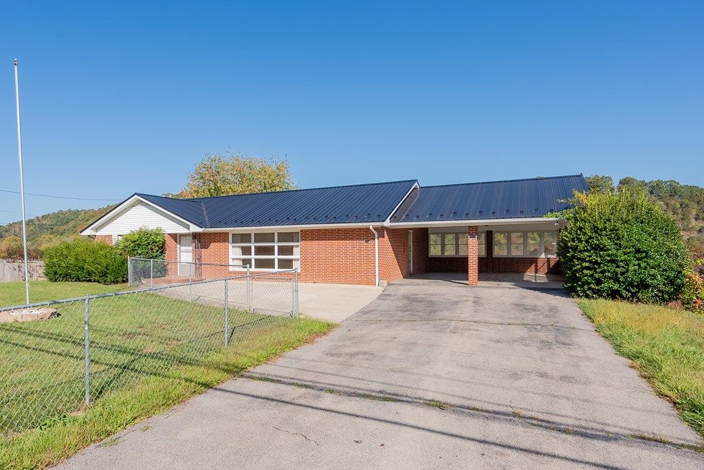 Photo of 2914 W Lee Highway, Wytheville, VA 24382 (MLS # 103632)
