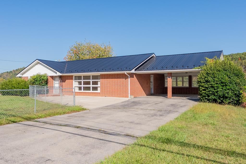 Photo of 2914 W Lee Highway, Wytheville, VA 24382 (MLS # 103632)