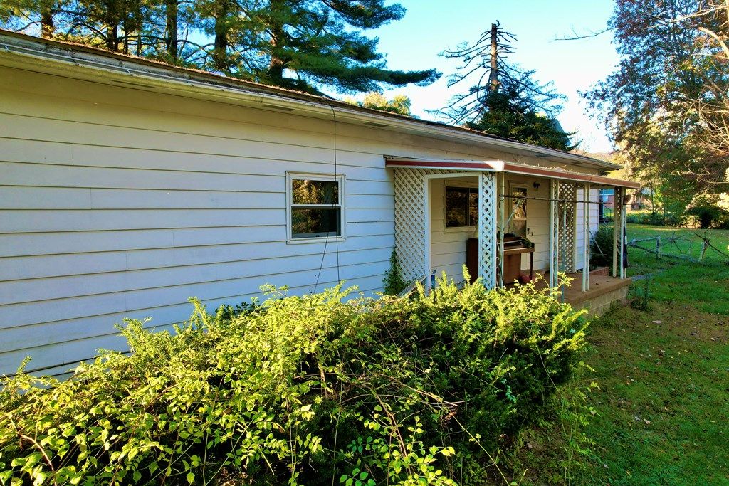 Photo of 2809 Freestone Valley Rd, Tannersville, VA 24377 (MLS # 103856)