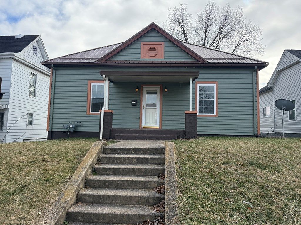 Photo of 1006 Highland Ave, Bristol, VA 24201 (MLS # 104451)