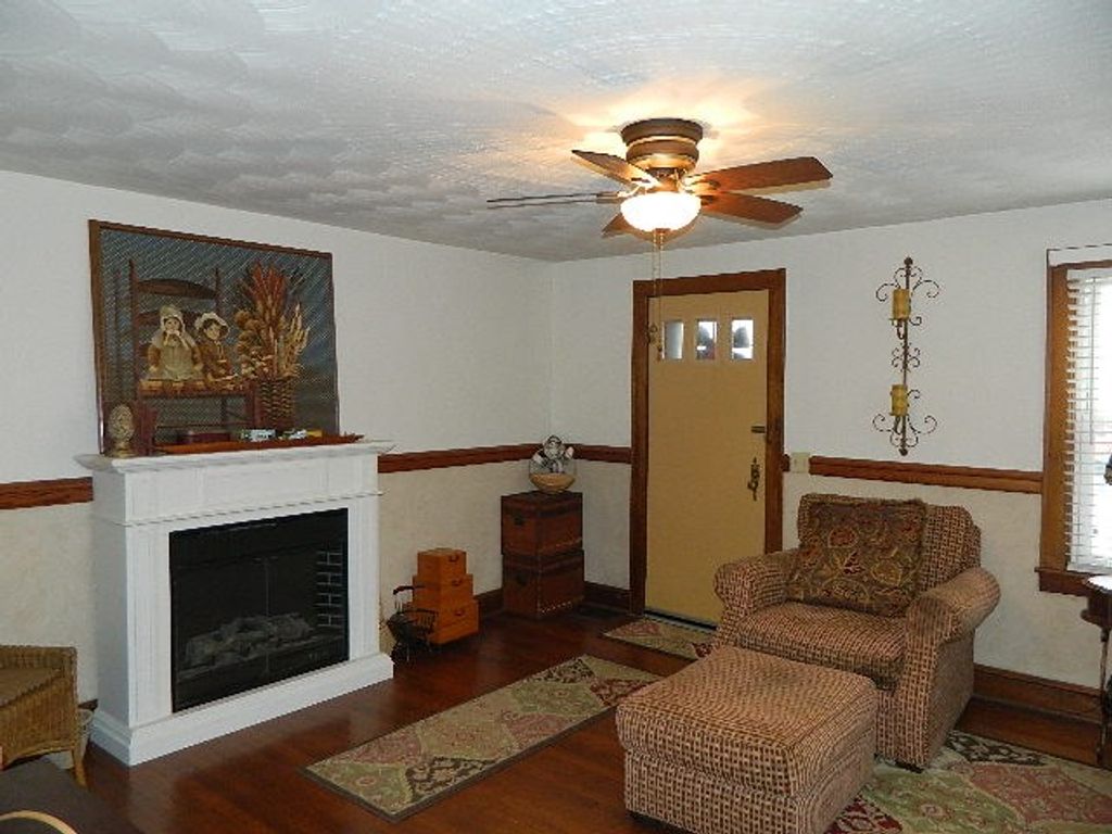 Photo of 220 Clinton Avenue, Marion, VA 24354 (MLS # 104079)