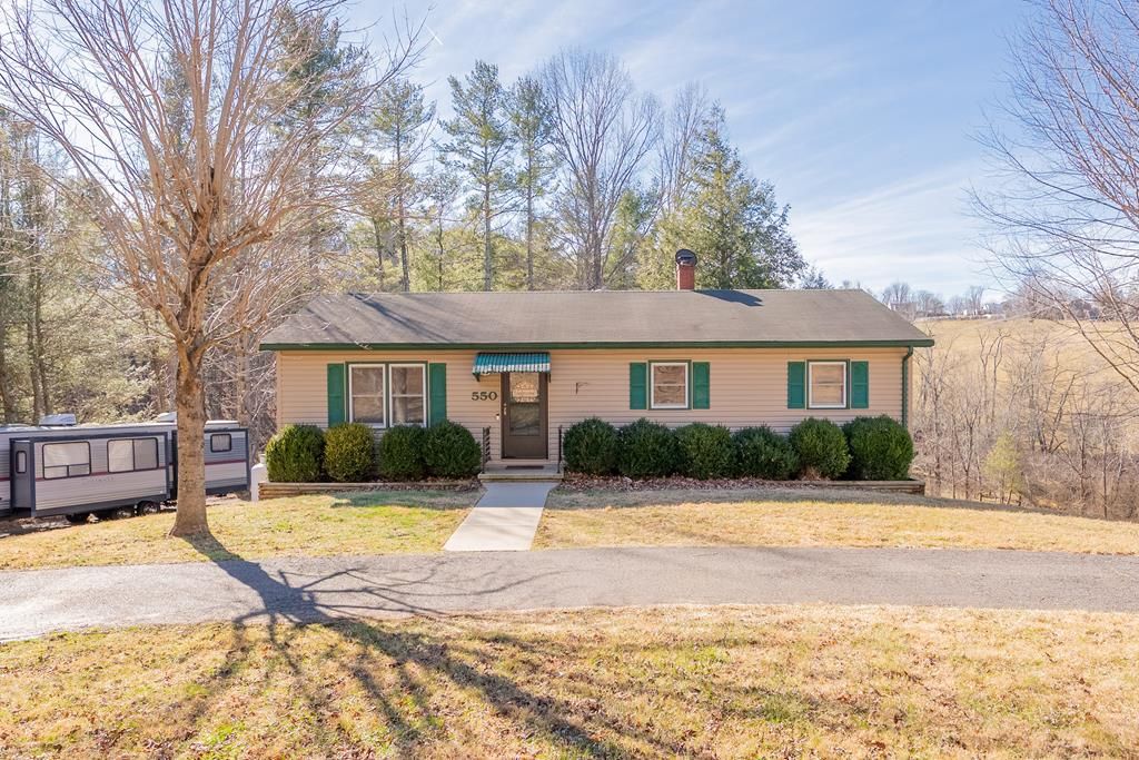 Photo of 550 Dogwood Dr, Hillsville, VA 24343 (MLS # 104583)
