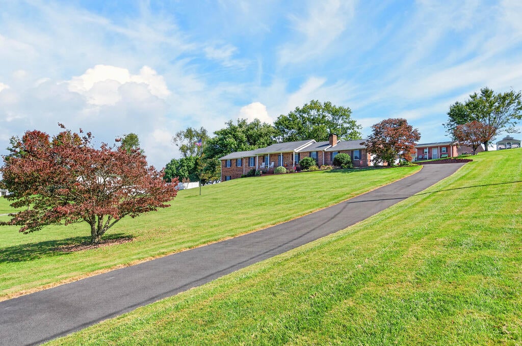 Photo of 33384 Graceland Ln, Glade Spring, VA 24340 (MLS # 112261)