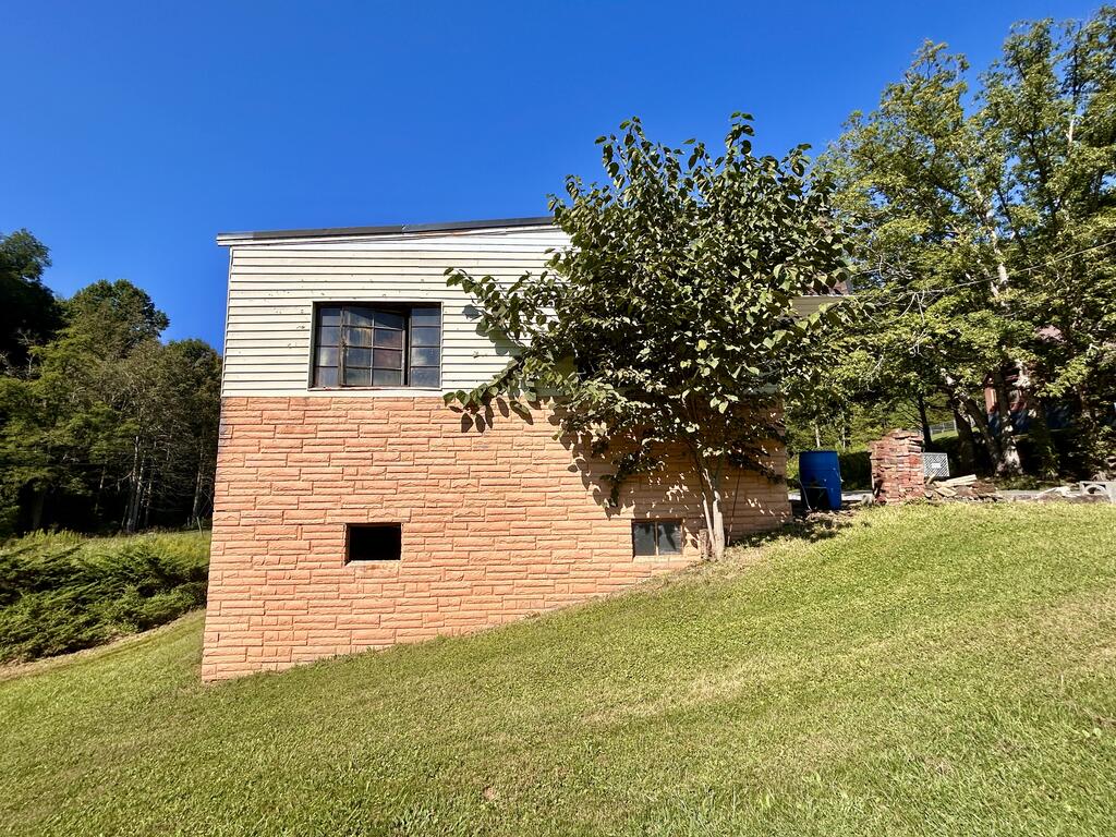 Photo of 2728 Indian Creek Road, Cedar Bluff, VA 24609 (MLS # 111821)