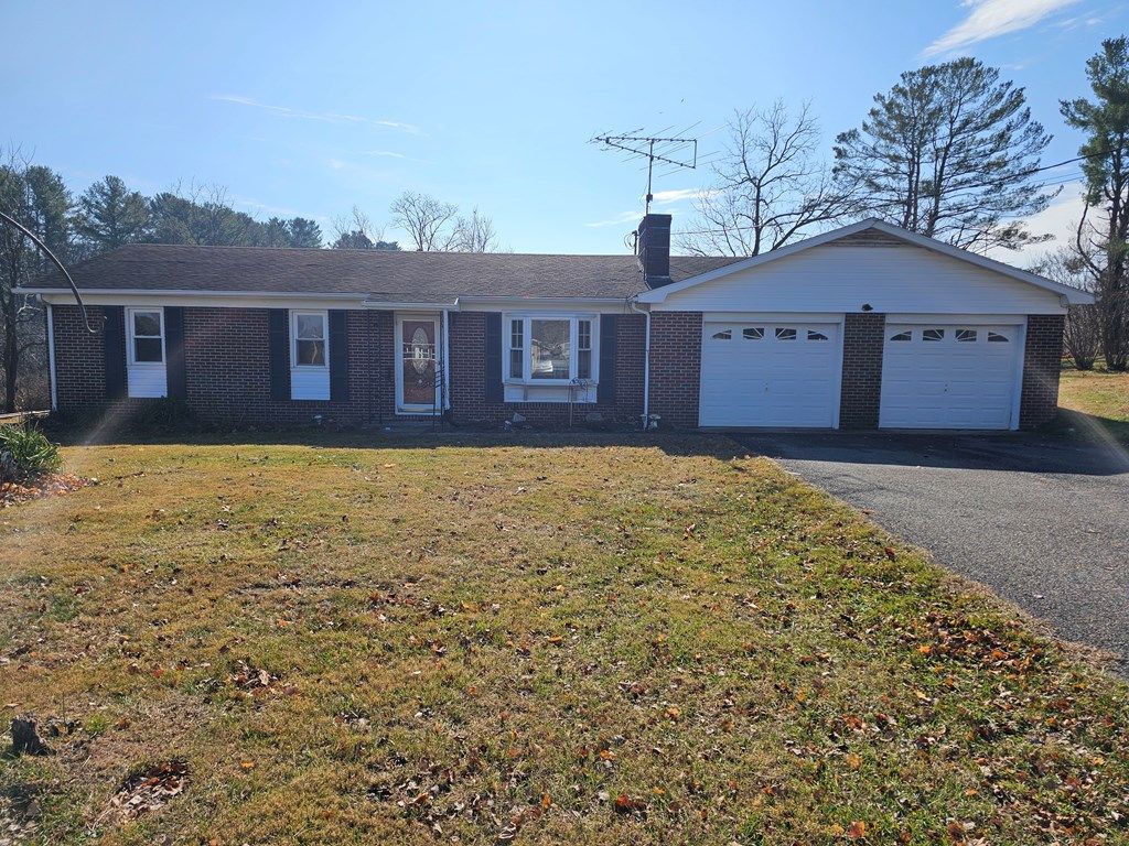Photo of 301 Timberline Dr, Galax, VA 24333 (MLS # 104188)