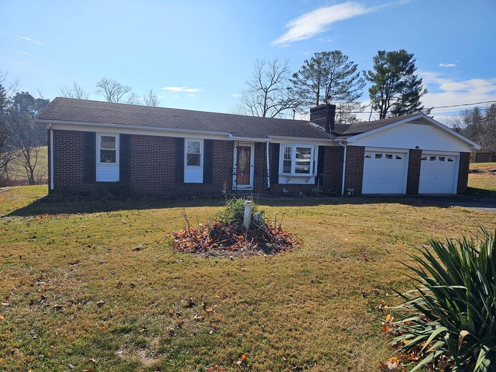 Photo of 301 Timberline Dr, Galax, VA 24333 (MLS # 104188)