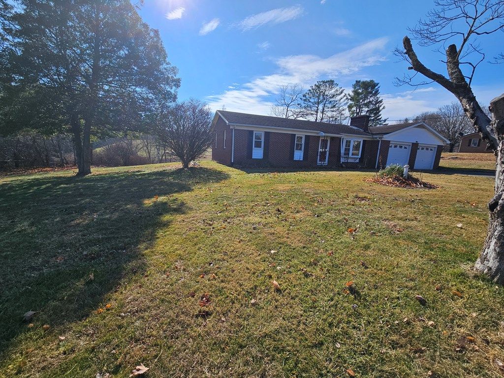 Photo of 301 Timberline Dr, Galax, VA 24333 (MLS # 104188)