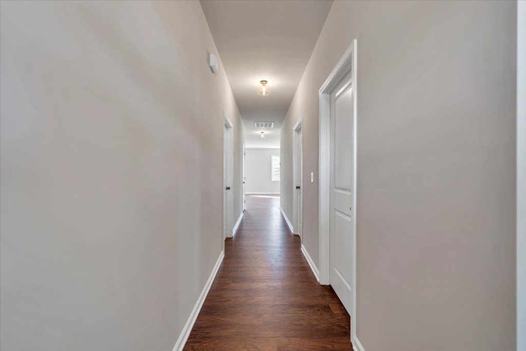 7401 King's Pointe Dr