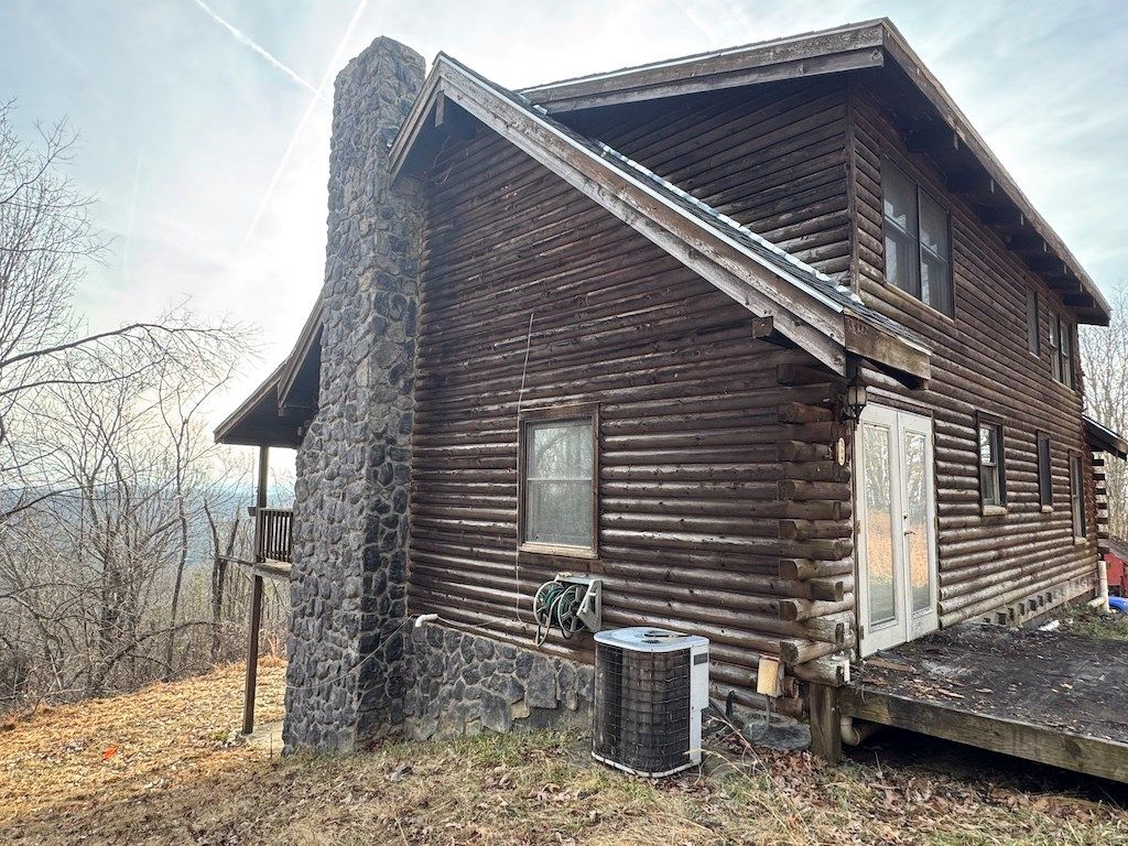 Photo of 1212 NE Eagle View Dr, Pilot, VA 24138 (MLS # 109090)