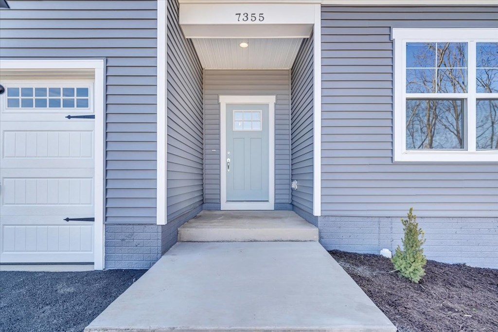 7355 King's Pointe Dr