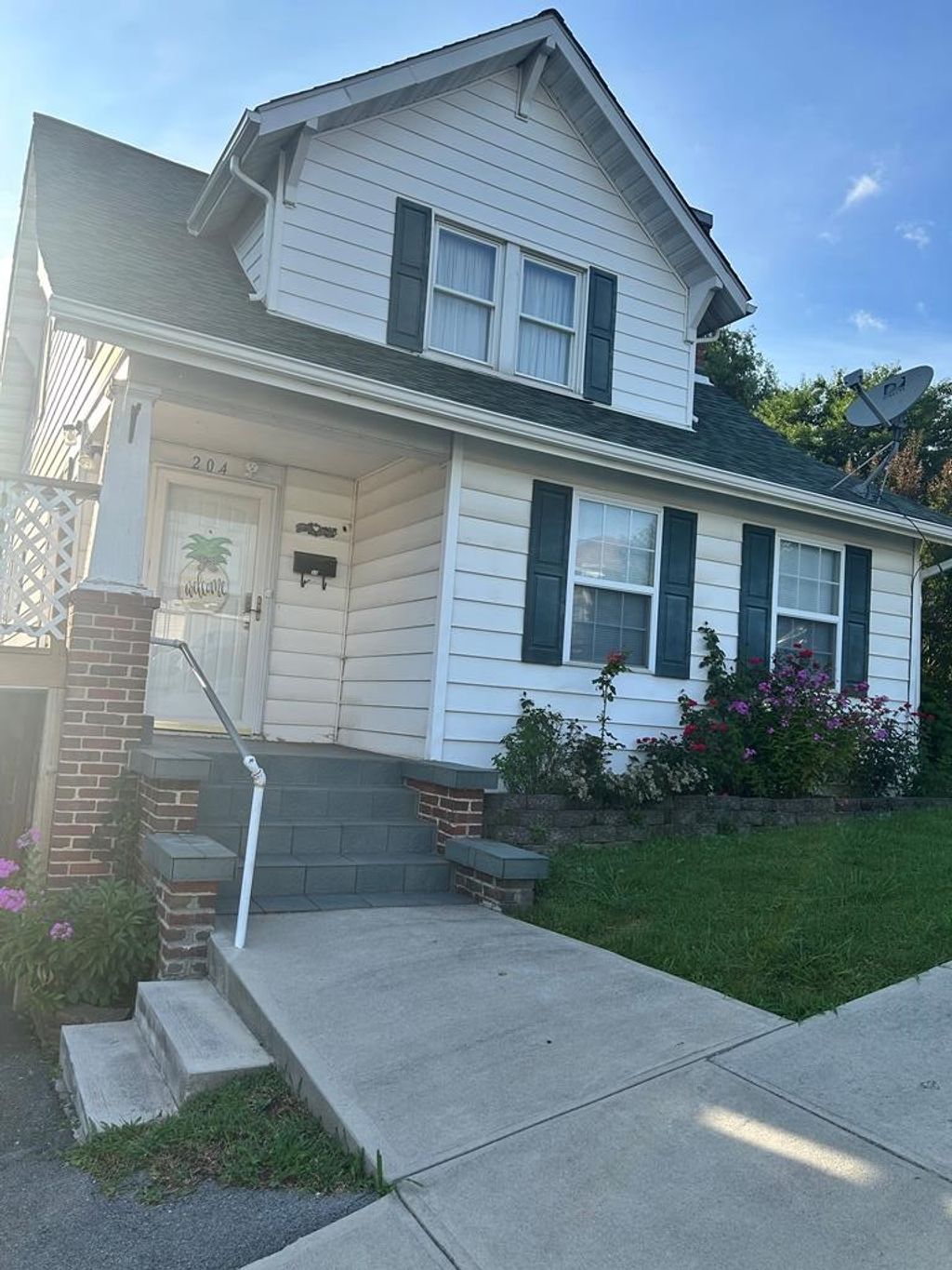 Photo of 204 Grayson Ave, Richlands, VA 24641 (MLS # 104330)