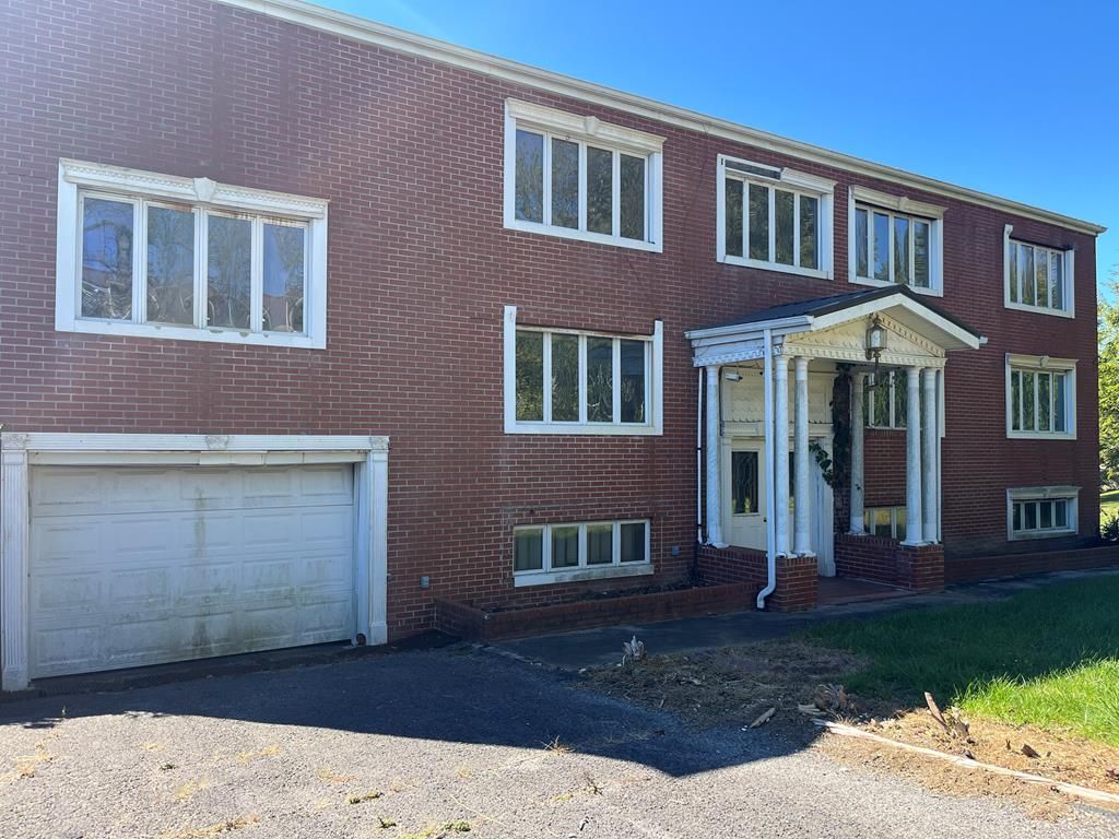 Photo of 281 Linwood Drive, Richlands, VA 24641 (MLS # 104225)