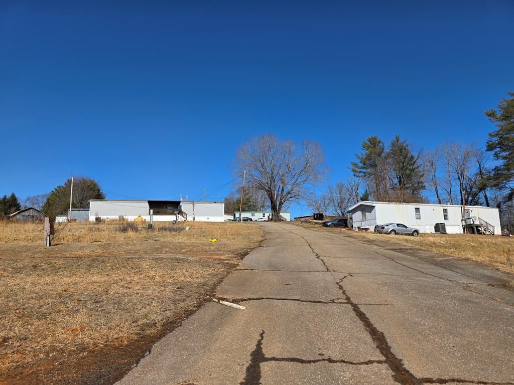 Photo of 15 Spruce Pine Ln, Bassett, VA 24055 (MLS # 105838)