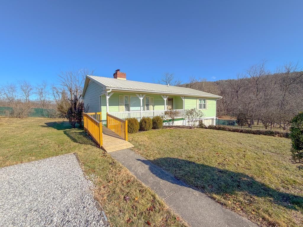 Photo of 130 Lansworth Dr, Austinville, VA 24312 (MLS # 105786)