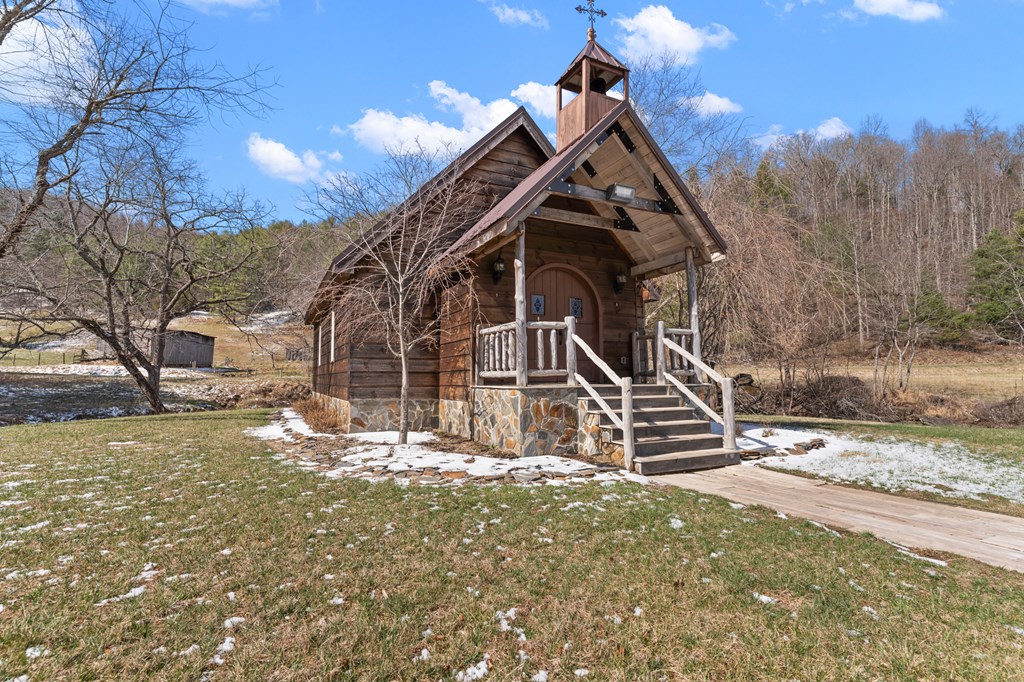 121 Kanawha Ridge Rd