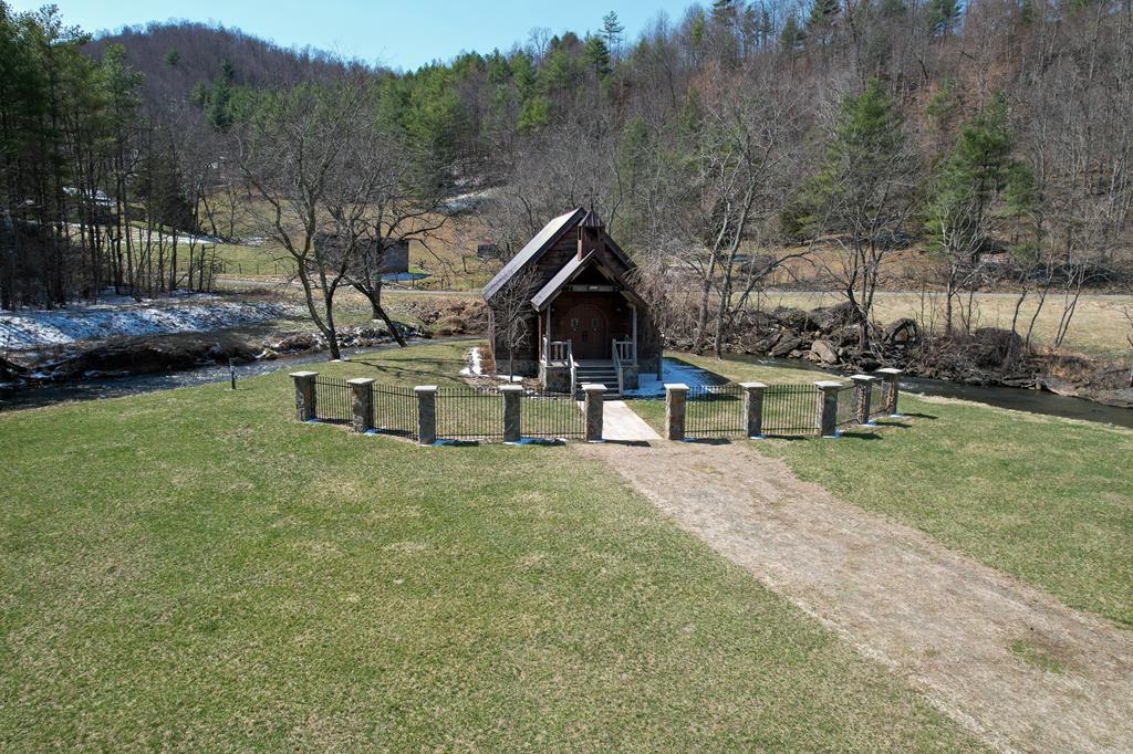 121 Kanawha Ridge Rd