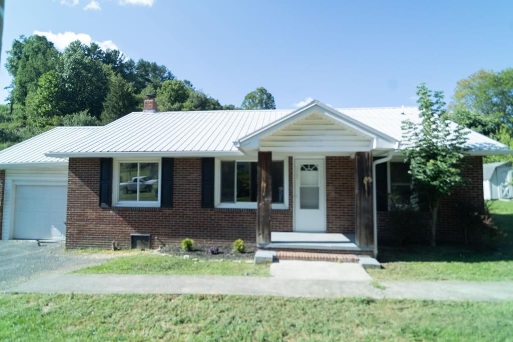 Photo of 1409 Farmer Street, Richlands, VA 24641 (MLS # 103472)