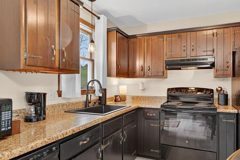 Photo of 21080 Ebony Lane, Abingdon, VA 24210 (MLS # 103983)