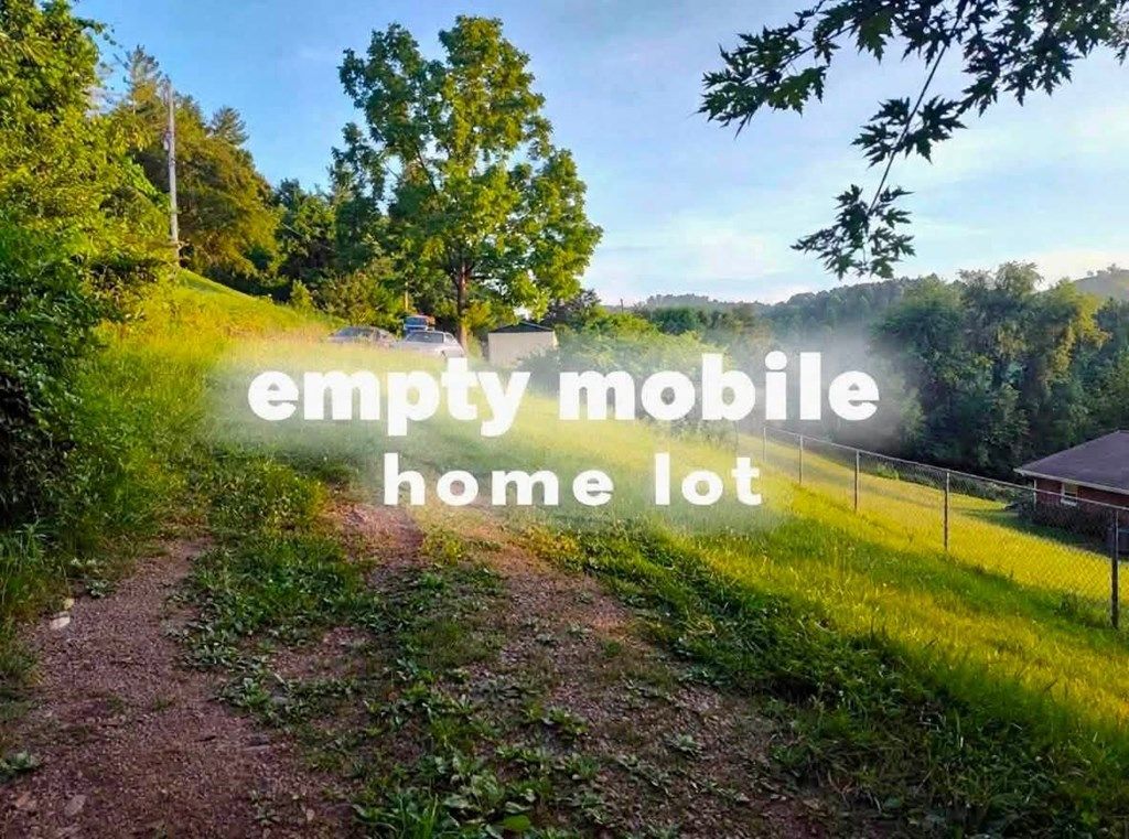 Photo of 206 Redwood #6,7, Honaker, VA 24260 (MLS # 110980)