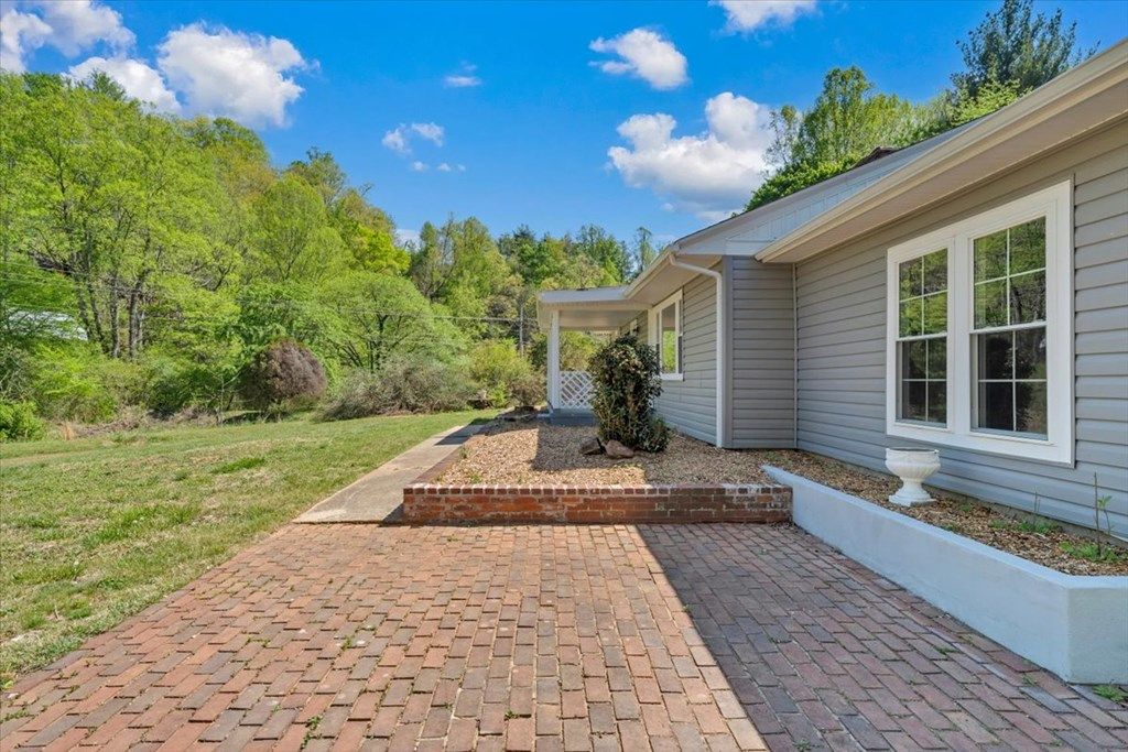 Photo of 112 Frankie Lane, Stuart, VA 24171 (MLS # 109656)