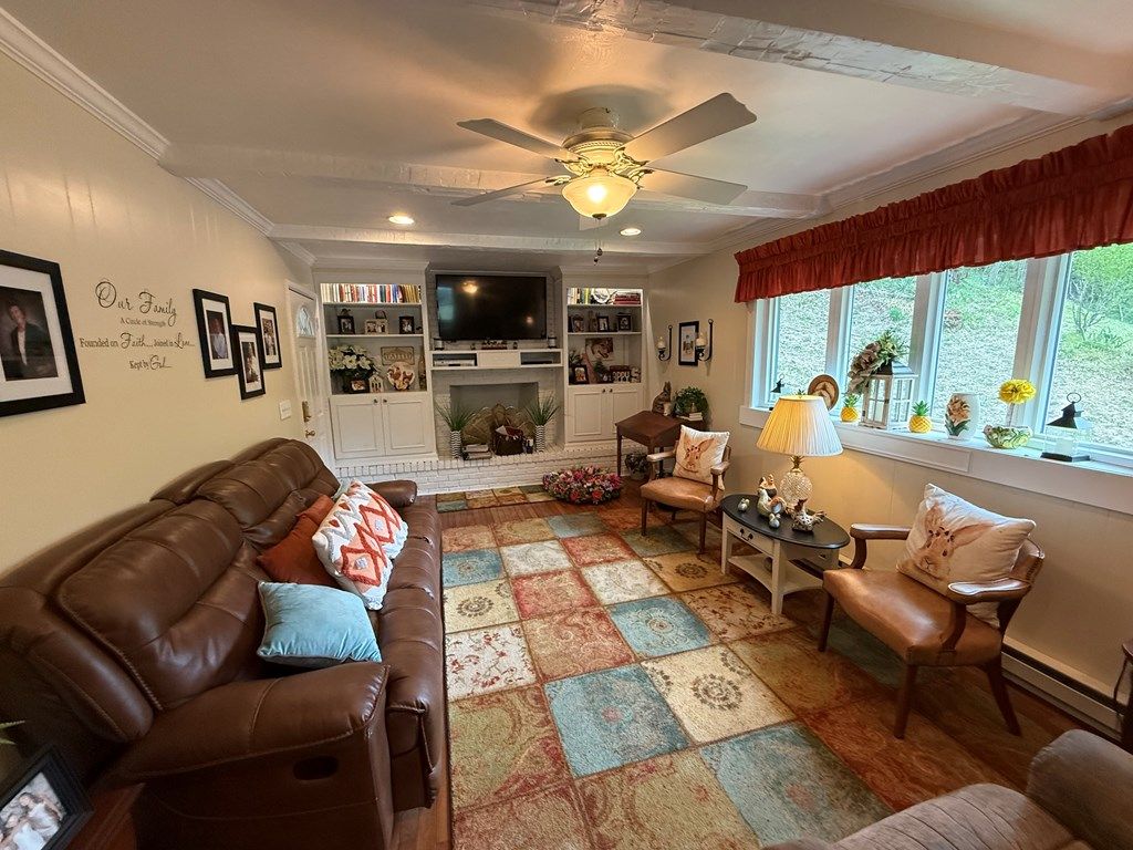 Photo of 1336 Watkins St, Grundy, VA 24614 (MLS # 109758)