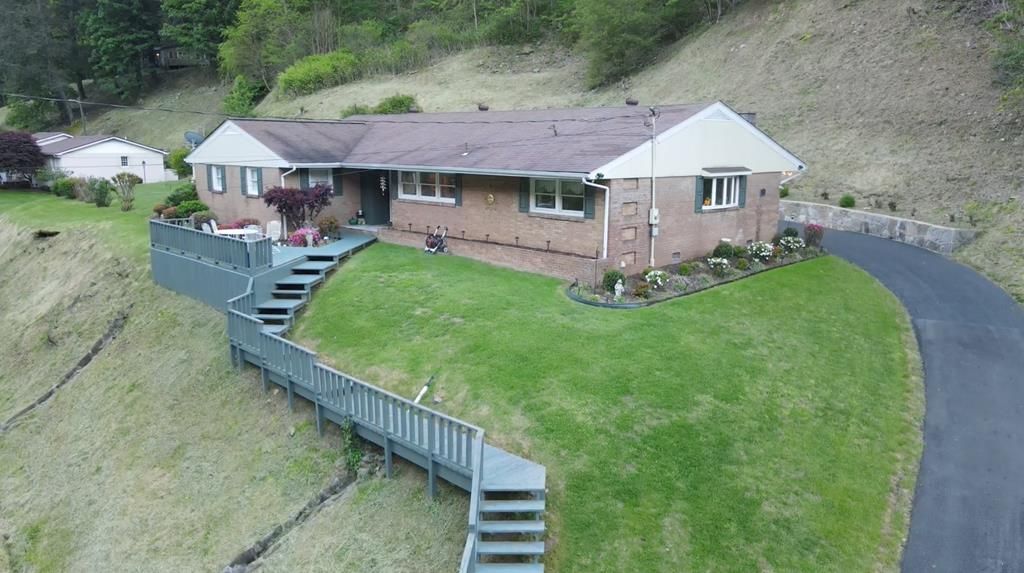 Photo of 1336 Watkins St, Grundy, VA 24614 (MLS # 109758)