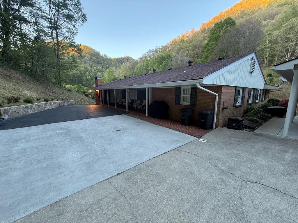 Photo of 1336 Watkins St, Grundy, VA 24614 (MLS # 109758)