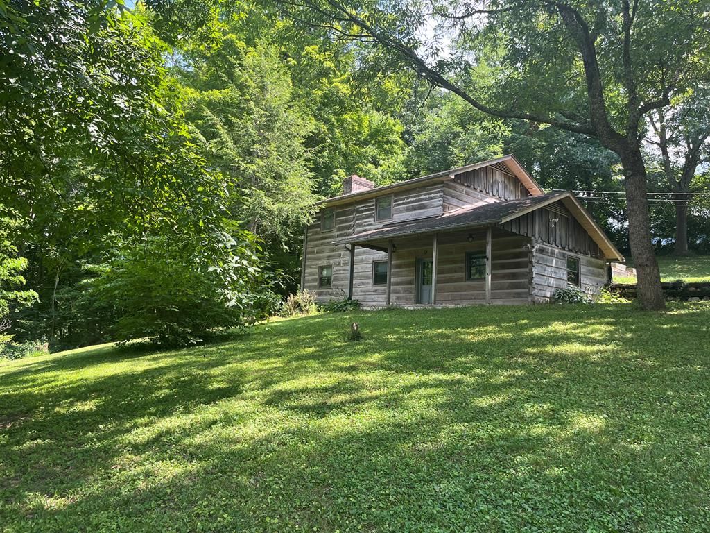 Photo of 386 Keen Road, Pounding Mill, VA 24637 (MLS # 104409)