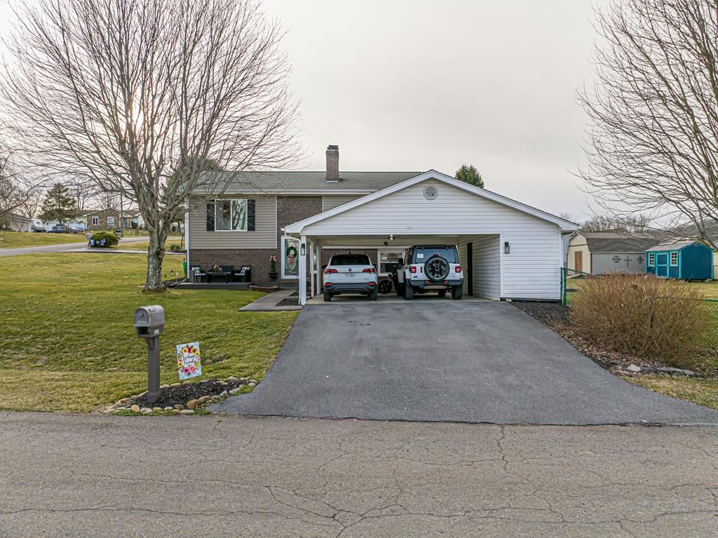 Photo of 23270 Pioneer Dr, Bristol, VA 24202 (MLS # 105842)