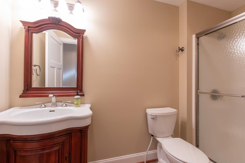 Bristol, Virginia 24202, United States, 3 Bedrooms Bedrooms, ,3 BathroomsBathrooms,Residential,Active,2525