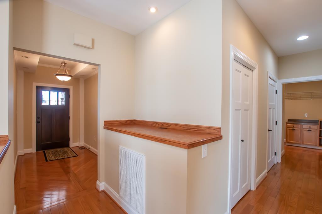 Bristol, Virginia 24202, United States, 3 Bedrooms Bedrooms, ,3 BathroomsBathrooms,Residential,Active,2525